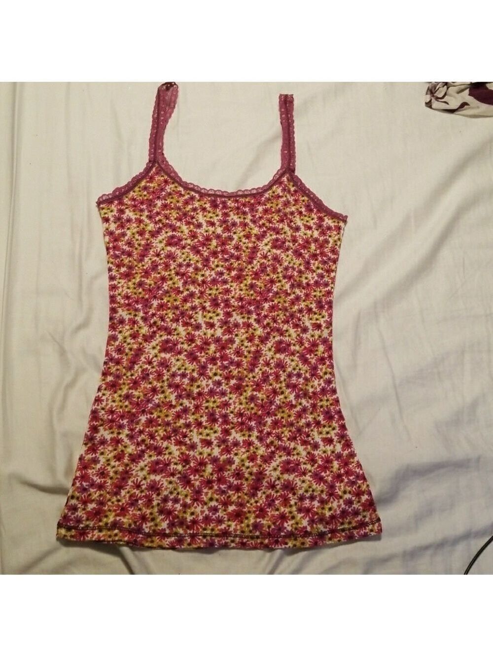 Daisy Lace Tank - Picture 3 of 4